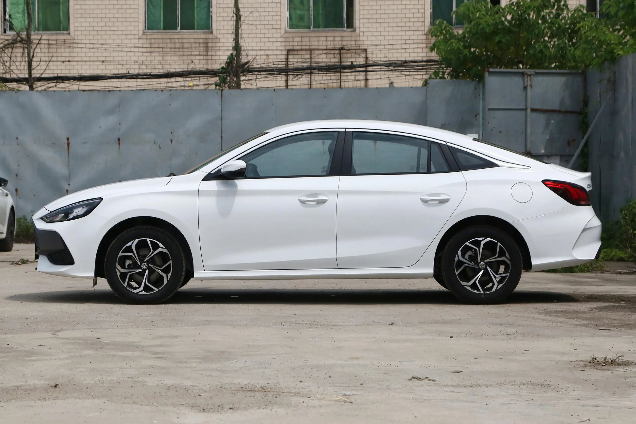 MG5 2023 — 180DVVT Manual Youth Fashion Edition
