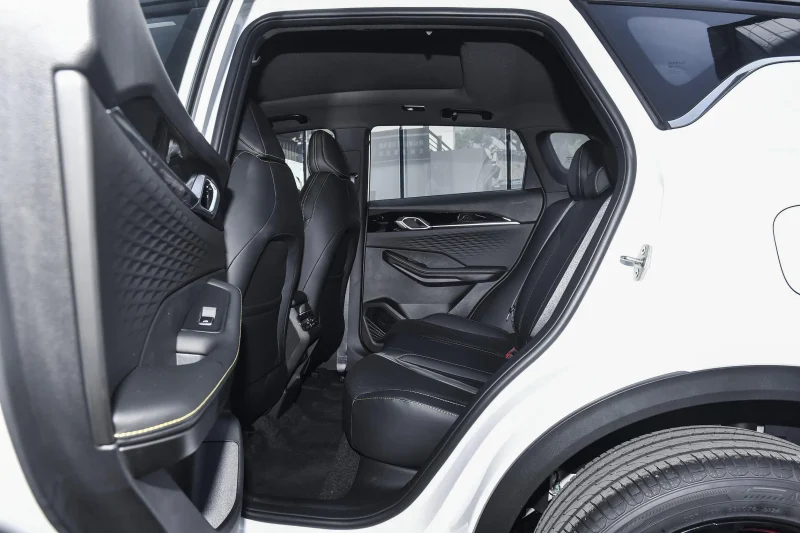 Geely Bin Yue L 2025 1.5TD DCT Starburst Edition - White (Optional Package + ¥5000)