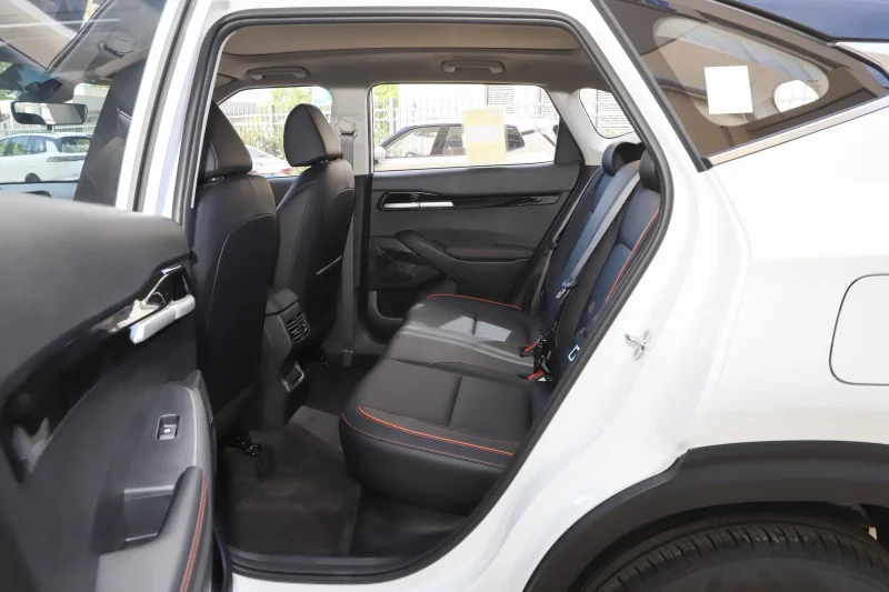 Kia Seltos 2026 1.5L CVT Luxury Edition White + Black Roof + 1500 Package