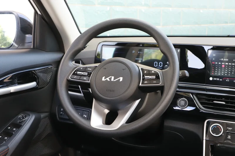 Kia Seltos 2026 1.5L CVT Luxury Edition White + Black Roof + 1500 Package