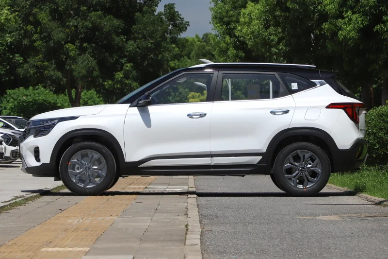 Kia Seltos 2026 1.5L CVT Luxury Edition White + Black Roof + 1500 Package