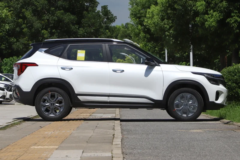 Kia Seltos 2026 1.5L CVT Luxury Edition White + Black Roof + 1500 Package