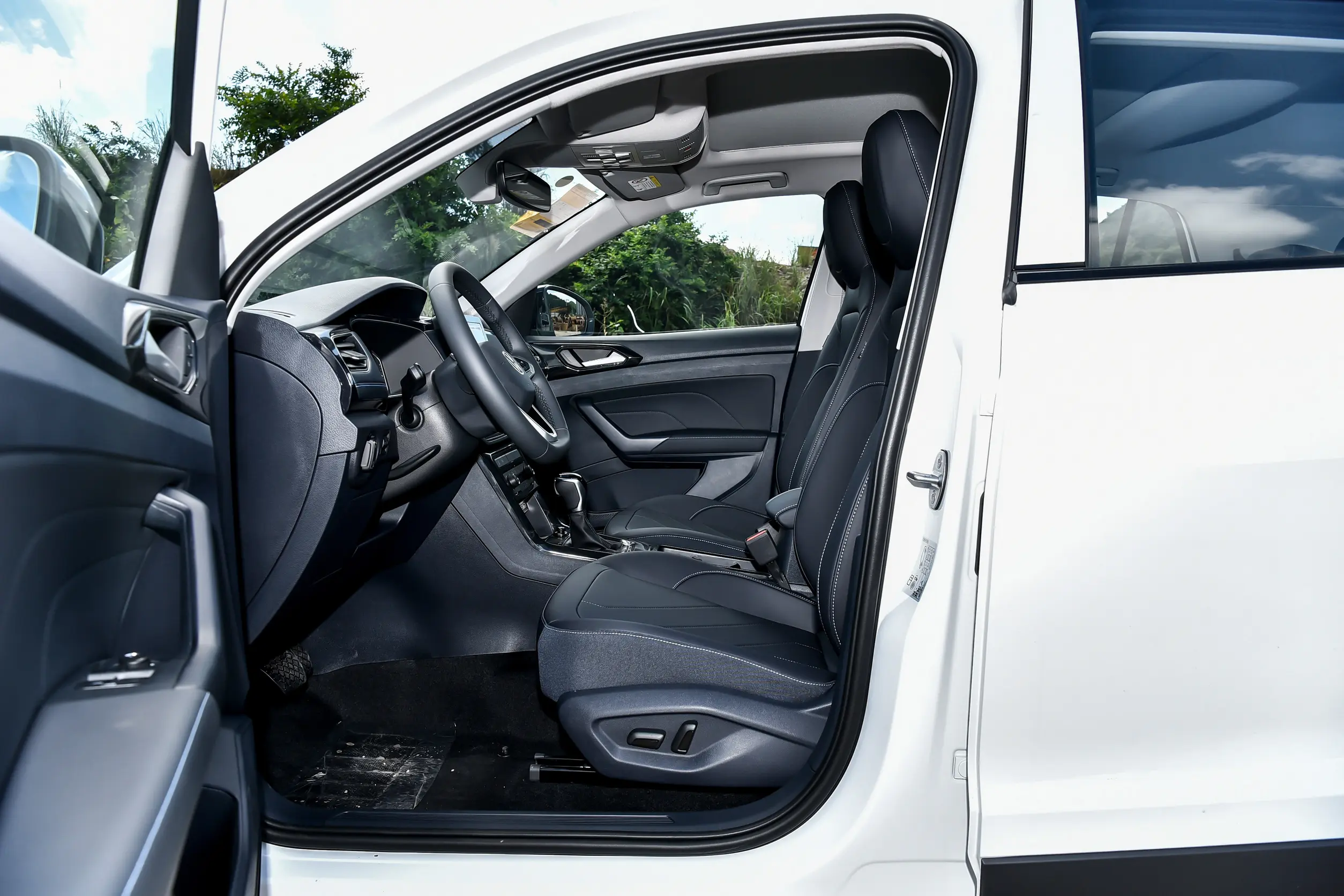 Volkswagen Tharu 2026 New Trend 300TSI Enjoy Edition - White