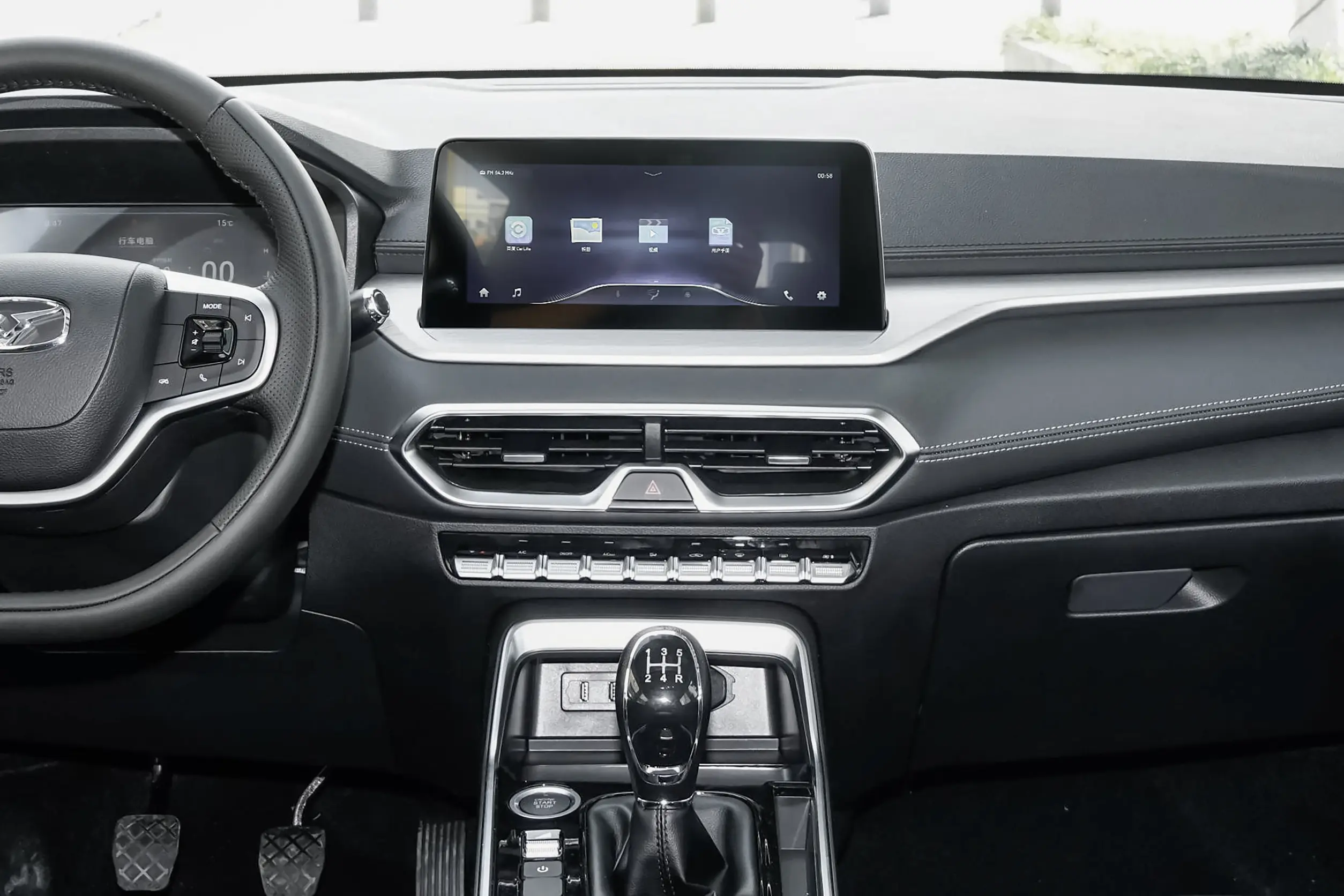 Kaiyi X3 PRO 2025 Pro 1.5L Manual Luxury Edition
